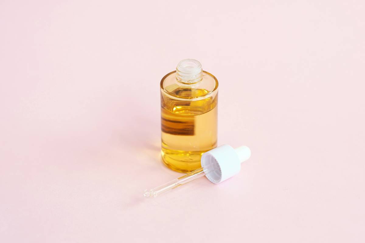 Is Tissue Oil on Face Benefits Real or Just Hype? A Dermatologist-Backed Deep Dive